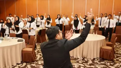hadirkan-layanan-inklusif,-petugas-front-office-layanan-publik-di-banyuwangi-belajar-bahasa-isyarat