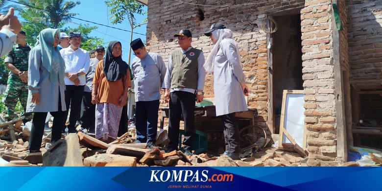 cerita-supiyatik,-syok-terduduk-saat-rumahnya-ambruk-diguncang-gempa-banyuwangi