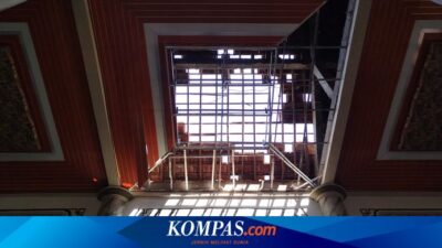 atap-masjid-ambrol-karena-gempa,-warga-banyuwangi-tetap-pakai-untuk-shalat