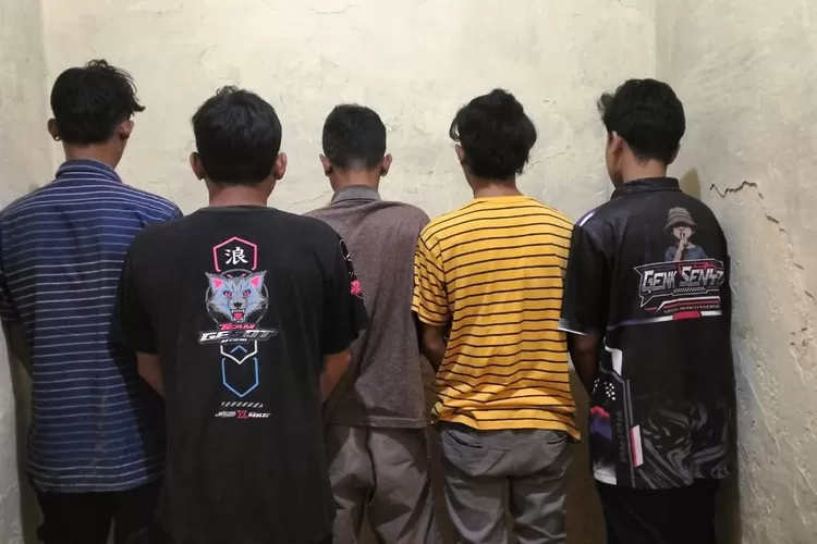 lima-pemuda-banyuwangi-jadi-tersangka-pengeroyokan-buntut-karnaval-purwoharjo