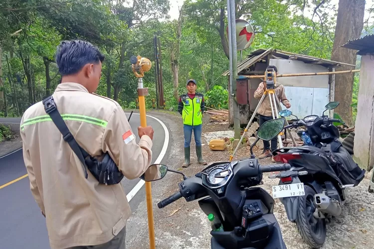 jalur-gumitir:-hasil-perbaikan-bore-pile-mulai-tunjukkan-perubahan,-tikungan-mbah-singo-kini-lebih-aman