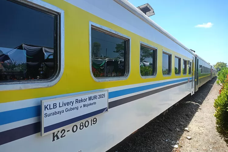 parade-livery-dan-fashion-show-adat-di-kereta,-kai-raih-rekor-muri