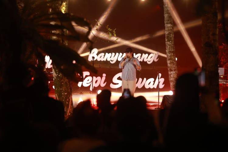 festival-musik-tepi-sawah-banyuwangi,-pesona-ijen-yang-memukau-ribuan-penonton-–-times-banyuwangi