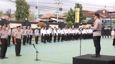 kapolresta-banyuwangi-anugerahkan-kenaikan-pangkat-pengabdian,-akp-arif-wahyudi-kini-berpangkat-kompol
