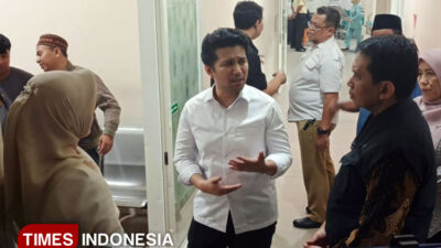 wagub-jatim-emil-dardak-jenguk-korban-ponpes-al-khoziny-sidoarjo-–-times-banyuwangi