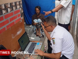 Disdukcapil Banyuwangi Blusukan Jemput Warga Disabilitas untuk Perekaman e-KTP – TIMES Banyuwangi