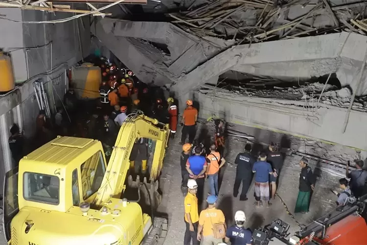 detik-detik-mushala-ponpes-al-khoziny-ambruk-saat-salat-asar,-79-santri-jadi-korban