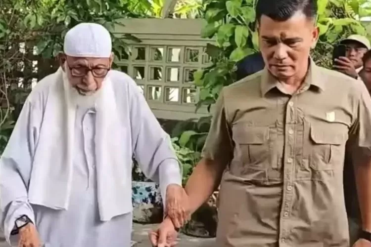 pertemuan-abu-bakar-ba’asyir-dan-jokowi-di-solo,-ini-pesan-yang-disampaikan