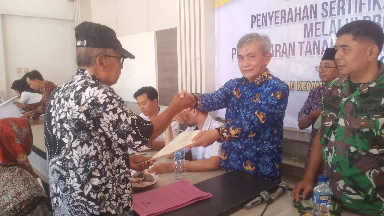 bpn-banyuwangi-bagikan-342-sertifikat-ptsl-tahap-pertama-di-desa-wongsorejo