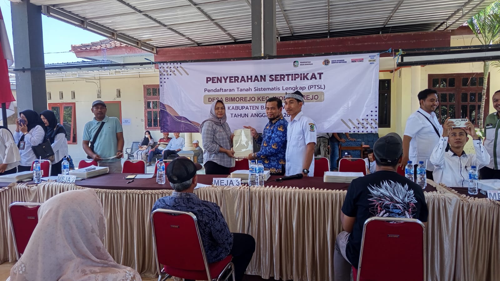 warga-bimorejo-terima-500-sertifikat-ptsl,-disambut-rasa-syukur-dan-sukacita