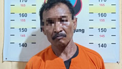 polisi-amankan-kayu-jati-diduga-ilegal-serta-terduga-pelaku-pelaku-berinisial-ts