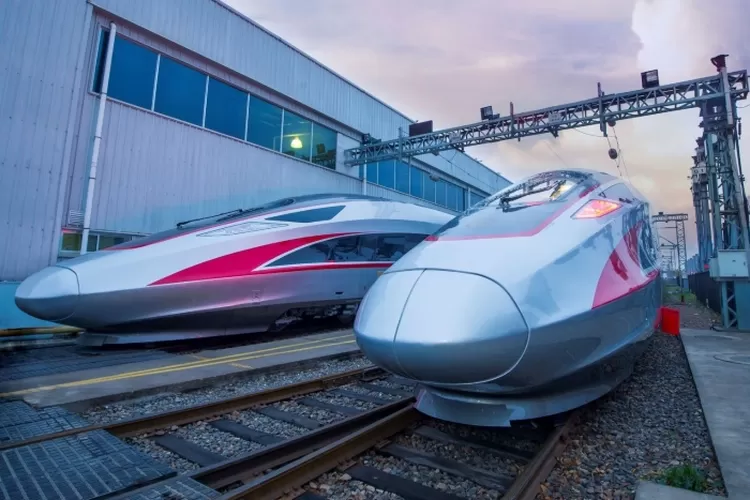pemerintah-siapkan-kereta-cepat-jakarta–surabaya-hingga-ke-banyuwangi,-apa-saja-keunggulannya?