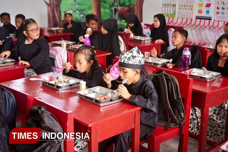 sppg-banyuwangi-terapkan-standar-sanitasi-dan-higienitas-ketat,-program-mbg-dijamin-sehat-–-times-banyuwangi