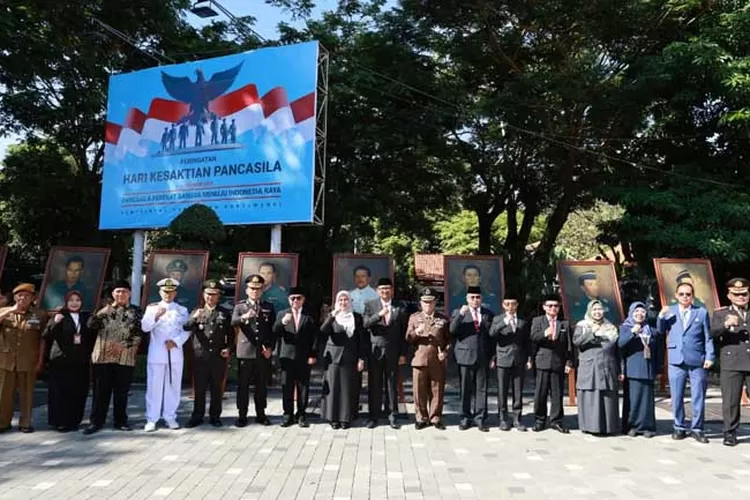 hari-kesaktian-pancasila,-pemkab-banyuwangi-gelar-upacara-khidmat-dipimpin-bupati-ipuk!