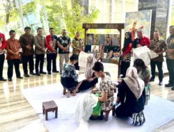 Hari Batik Nasional, Warga Binaan Lapas Banyuwangi Berbagi Ilmu Membatik kepada Masyarakat