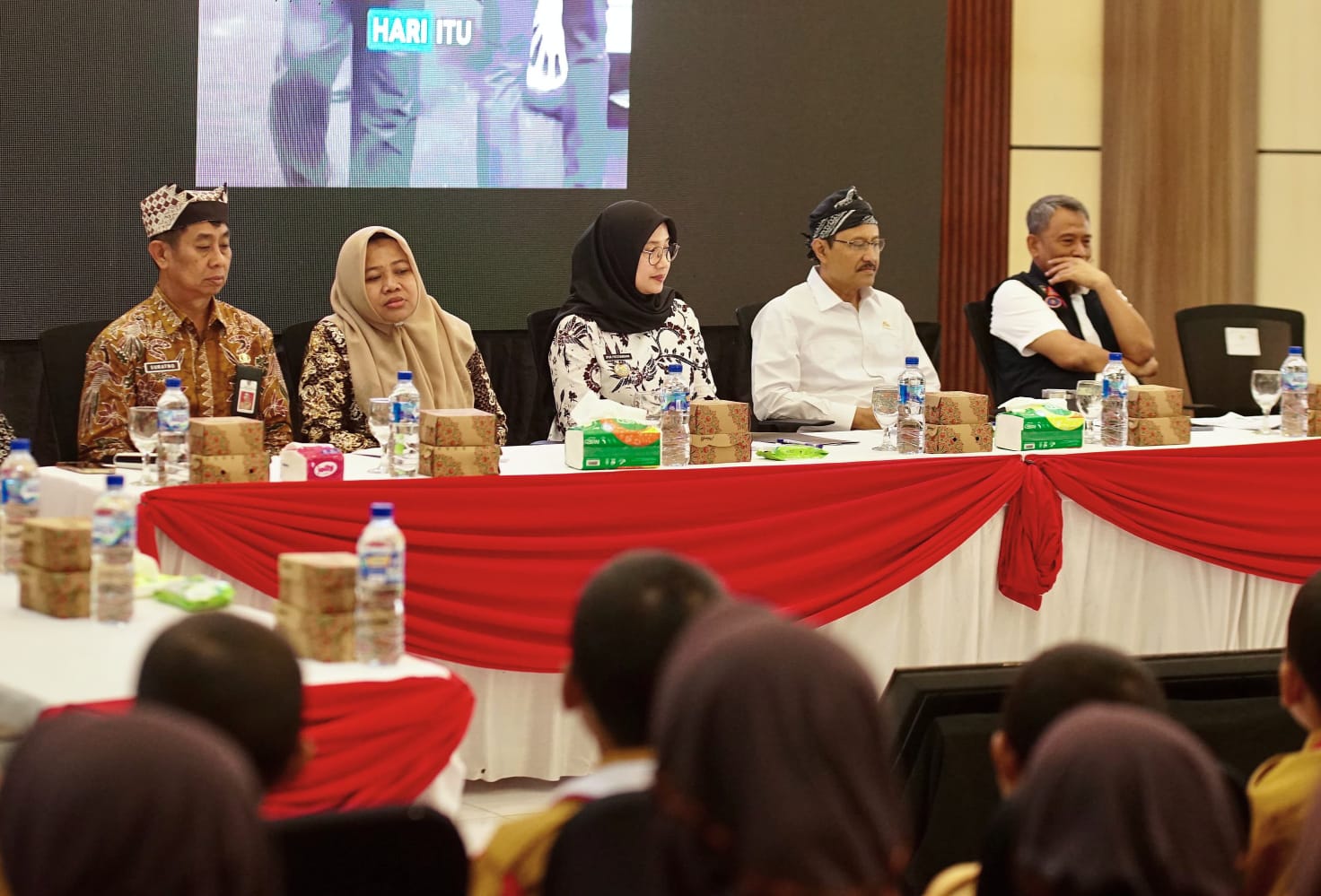 para-menteri-dan-20-lembaga-negara-datang-ke-banyuwangi,-bahas-progres-digitalisasi-bansos