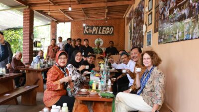 saat-mensos-dan-pak-luhut-ngopi-bareng-di-kampung-kopi-gombengsari-banyuwangi