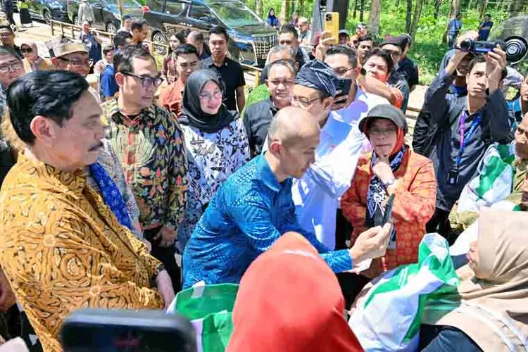 banyuwangi-jadi-pilot-project-digitalisasi-bansos-nasional,-luhut-dan-mensos-turun-langsung!