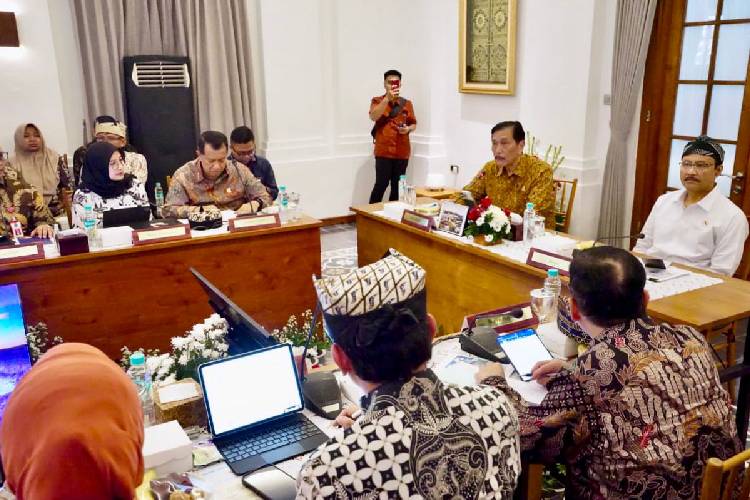 mensos-apresiasi-digitalisasi-bansos-di-banyuwangi,-259-ribu-warga-terdaftar-–-times-banyuwangi