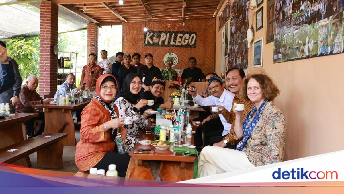 ngopi-di-gombengsari-banyuwangi,-luhut:-kopinya-mantap!