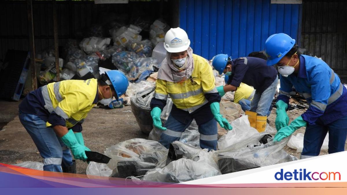 warna-warni-tempat-sampah-di-tambang-emas-bsi-banyuwangi
