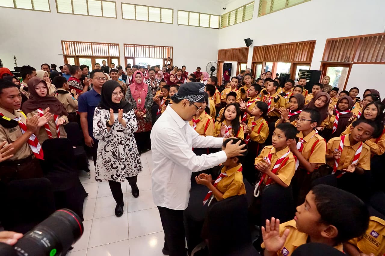 bupati-ipuk-siapkan-lahan-untuk-bangunan-permanen-sekolah-rakyat,-mensos:-banyuwangi-jadi-prioritas