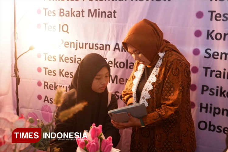 pencari-kerja-di-banyuwangi-career-expo-2025-dibimbing-temukan-potensi-diri-lewat-tes-psikologi-–-times-banyuwangi