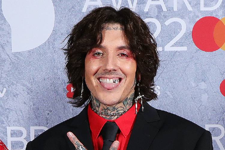 oliver-sykes-dari-bocah-kreatif-hingga-ikon-musik-alternatif-bmth-–-times-banyuwangi