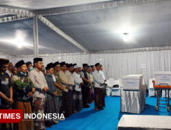 Tangis Keluarga Iringi Penyerahan Dua Jenazah Santri Ponpes Al Khoziny di RS Bhayangkara – TIMES Banyuwangi