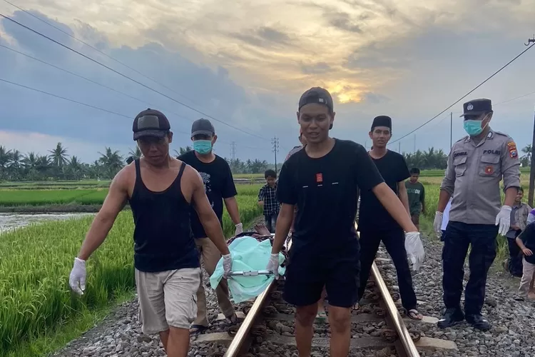 tersambar-ka-mutiara-timur,-warga-muncar-tewas-seketika-di-rel-singojuruh-banyuwangi