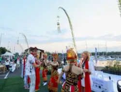 Pantai Marina Boom Banyuwangi Jadi Persinggahan Ekspedisi Kapal Yacht Sail to Indonesia 2025