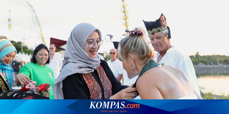32-kapal-yacht-internasional-merapat-di-banyuwangi,-disambut-tari-gandrung