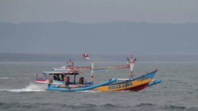 aksi-heroik-nelayan-gilimanuk!-selamatkan-penumpang-kmp-elfina-yang-jatuh-ke-laut-dalam-hitungan-detik