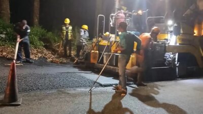 imbas-proyek-rp-15-m,-jalur-gumitir-masih-buka-tutup:-proyek-u-ditch-dan-pengaspalan-dikebut