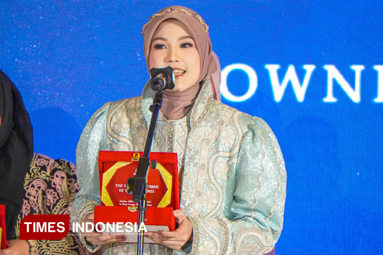 padukan-hijab-dan-kewirausahaan,-jejak-meri-apriya-mengukir-kemandirian-perempuan-–-times-banyuwangi