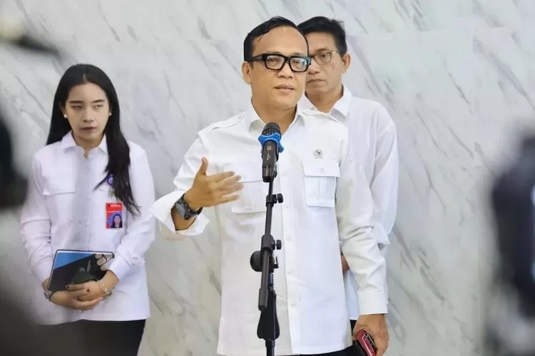 bukan-aset-pribadi,-kpk-kembalikan-mobil-alphard-immanuel-ebenezer-yang-ternyata-sewa-dari-kemnaker