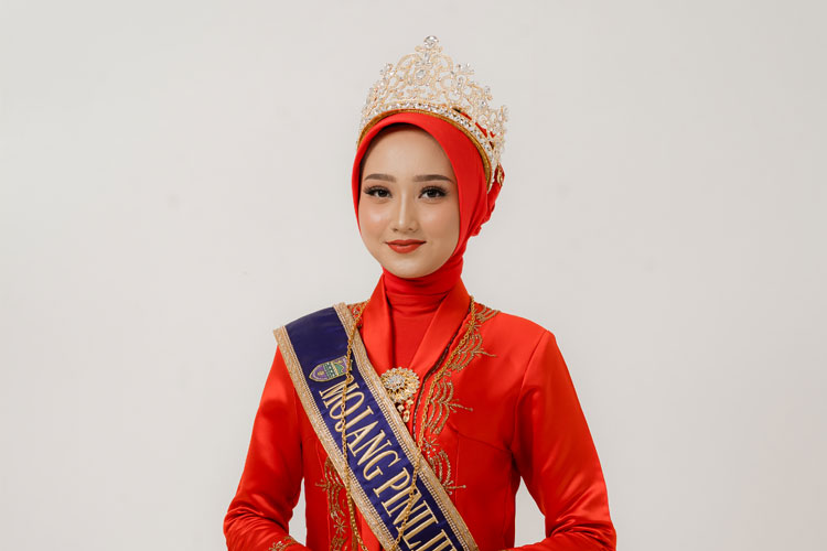 dari-panggung-kampus-ke-mojang-ciamis,-putri-nurazahrah-gaungkan-warisan-galuh-di-era-digital-–-times-banyuwangi