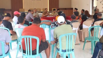 warga-setail-protes-penjaringan-kadus,-camat-genteng:-pemilihan-langsung-tak-bisa-dilakukan