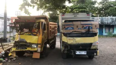 adu-jangkrik-dua-truk-di-kabat-banyuwangi,-tiga-orang-luka-luka