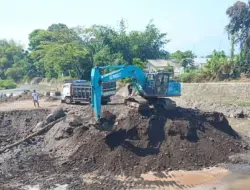 Jelang Musim Hujan, Banyuwangi Mulai Normalisasi Aliran Sungai hingga Dam