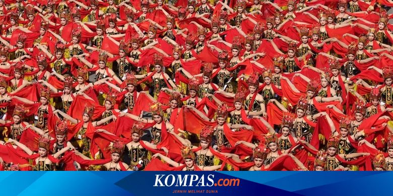 gandrung-sewu-kembali-digelar,-lebih-dari-1.000-penari-warnai-pantai-boom-banyuwangi