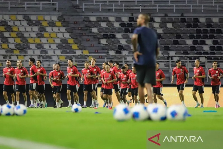 laga-sengit-kualifikasi-piala-dunia-2026,-timnas-indonesia-takluk-2-3-dari-arab-saudi-–-times-banyuwangi
