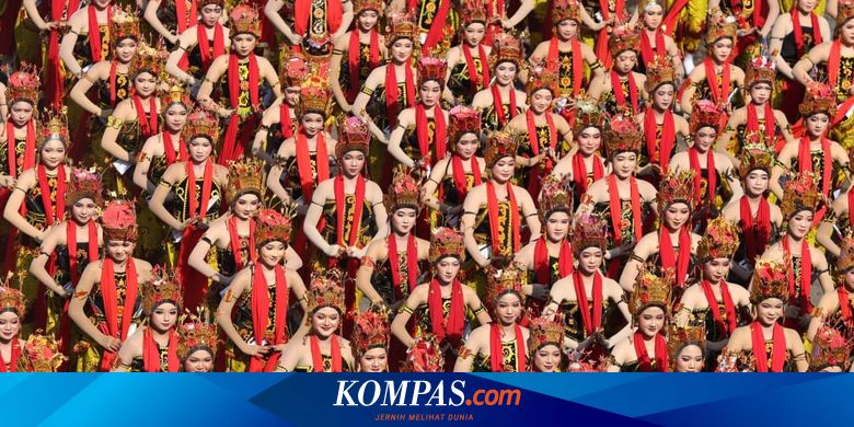 gandrung-sewu,-1.000-penari-di-banyuwangi-unjuk-gigi-di-“panggung”-berlatar-selat-bali