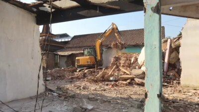 stasiun-kalisetail-bersolek,-pertokoan-lama-dibongkar-untuk-parkir-penumpang