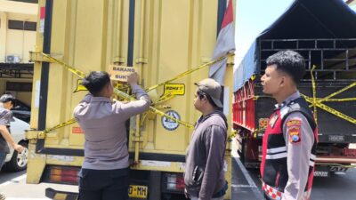 patroli-perintis-polresta-banyuwangi-amankan-truk-bermuatan-ribuan-botol-arak-ilegal