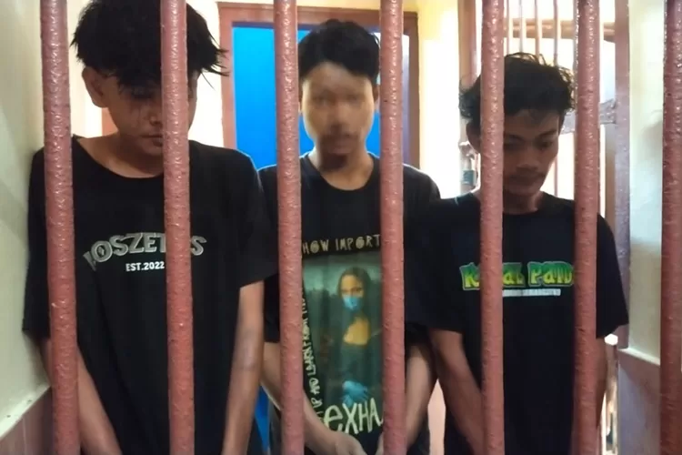 kawanan-remaja-bobol-sekolah-dan-masjid-di-muncar,-polisi-amankan-linggis-dan-sepeda-motor