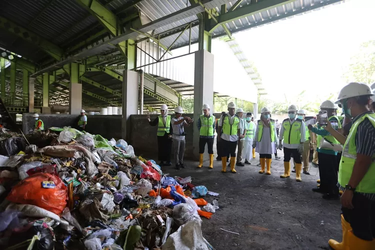 tak-main-main,-banyuwangi-siapkan-tps-3r-canggih-berkapasitas-160-ton-per-hari