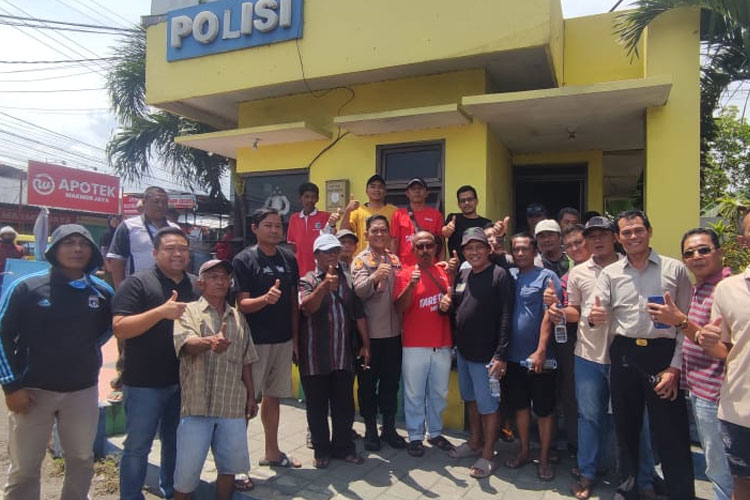 polisi-berhasil-redam-potensi-konflik-antara-driver-online-dan-sopir-angkot-di-pelabuhan-ketapang-banyuwangi-–-times-banyuwangi