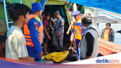empat-hari-terombang-ambing,-awak-kapal-meledak-dievakuasi-ke-banyuwangi