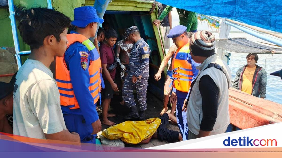 empat-hari-terombang-ambing,-awak-kapal-meledak-dievakuasi-ke-banyuwangi